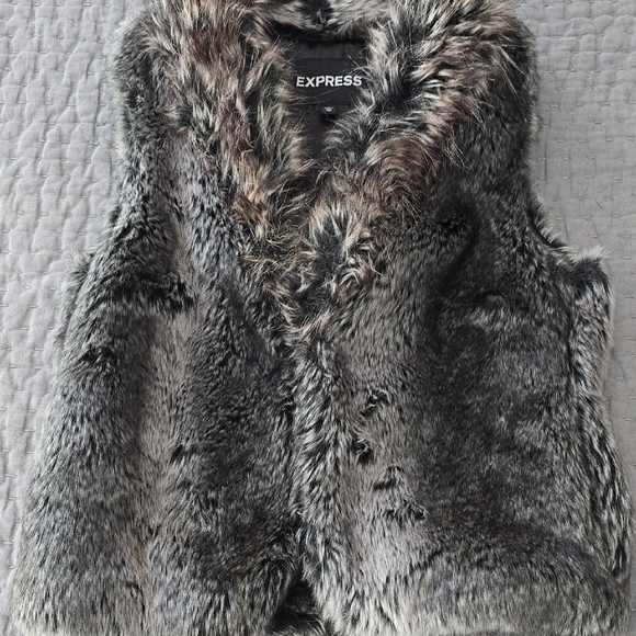Express Faux Fur Vest - Gray - Picture 2 of 11